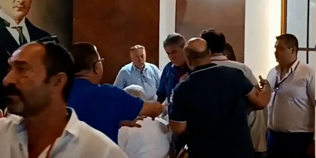 CHP'de kavga: İzmir'in anasını...