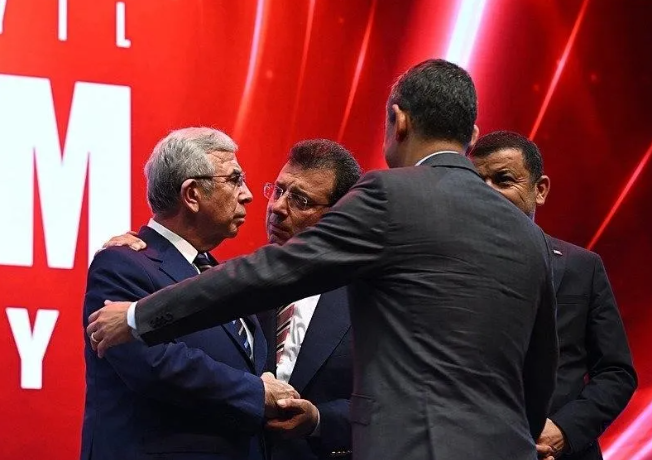 CHP'de kazan kaynıyor: Ekrem İmamoğlu ve Özgür Özel arasında kılıçlar çekildi!