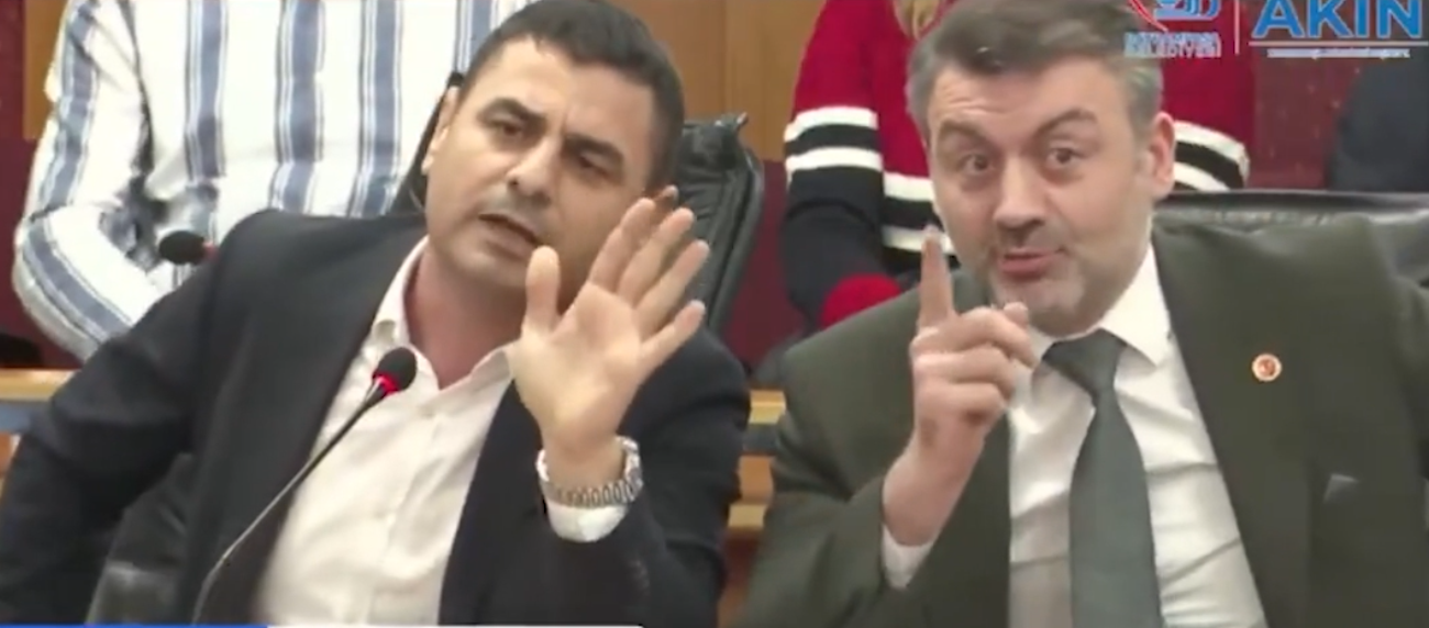 CHP’de meclis krizi sözlü kavgaya dönüştü! "Durun siz kardeşsiniz!"