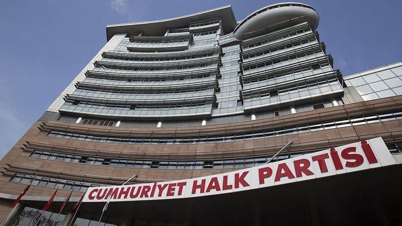 CHP’de oda krizi Meclis’e taşındı! Başarır ve Günaydın’ın isimlikleri söküldü