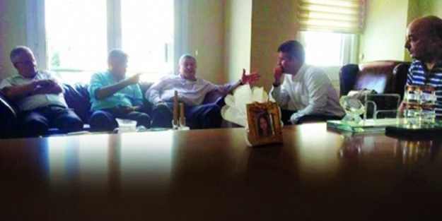 CHP'de tartışma çıkaracak fotoğraf