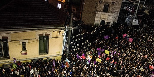 CHP'deki tecavüzlere sessiz kalan feministler kafayı çıkarttı! Ucuz şov