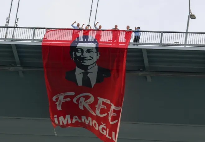 CHP'den 15 Temmuz Şehitler Köprüsü’nde korsan eylem!