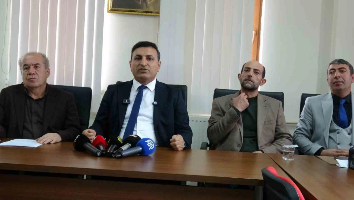 CHP’den 2 ihraç birden! Yanlış anlamayın metresle otelde basılan Özkan Yalım değil