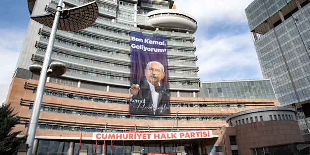 CHP'den 6'lı masayı yok sayan hamle! Kılıçdaroğlu astırdığı afişle adaylığını ilan etti