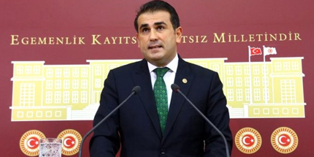 CHP'den İYİ Partiye geçince CHP'yi sildi!