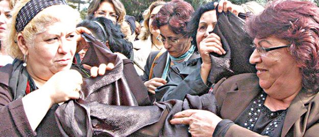 CHP’den yine başörtüsü istismarı