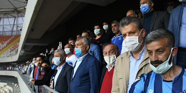 CHP'li Adana Büyükşehir Belediye Başkanı 3 bin taraftarla poz verdi: Utanıp hiçbir açıklama yapamadı!