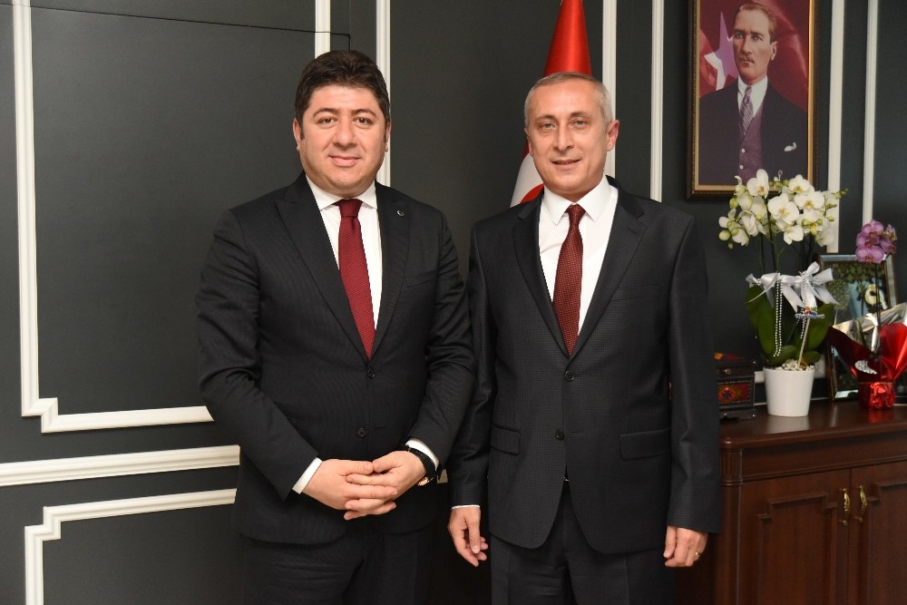 CHP’li adaydan AK Parti’li Başkan Tören’e tebrik 