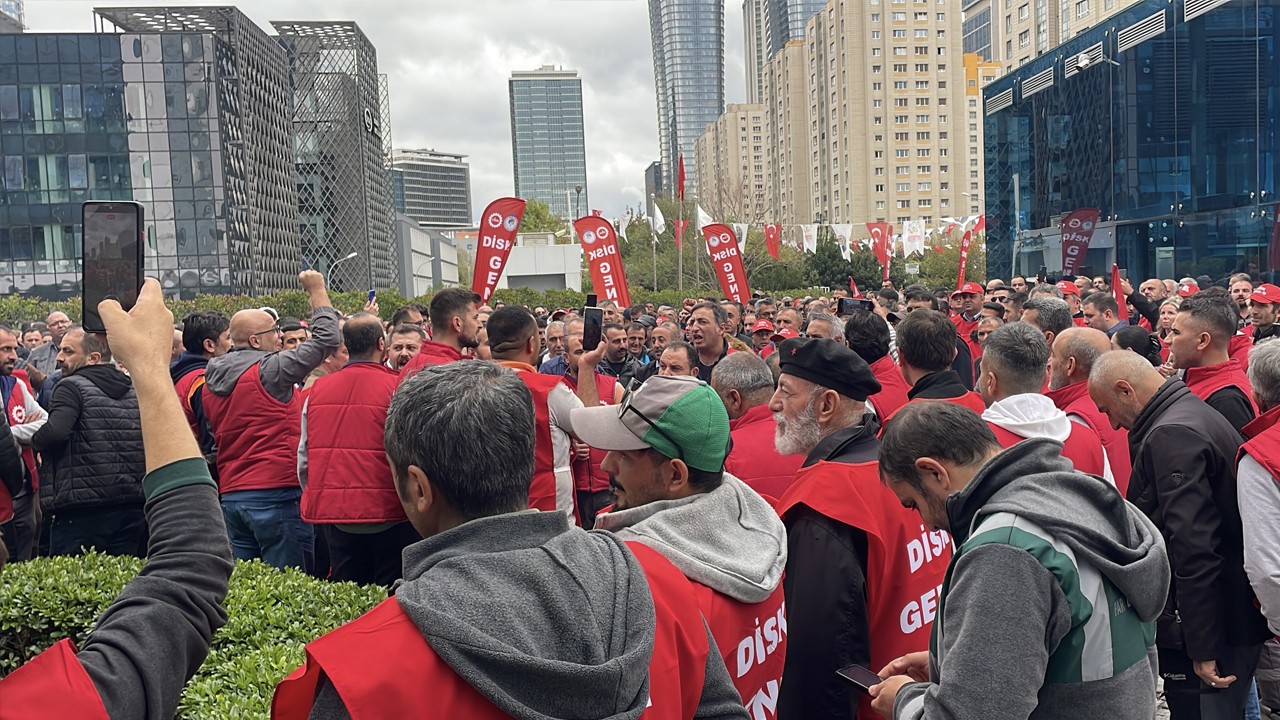 CHP'li Ataşehir Belediyesi'nde grev kararı! İşçiler isyan ederken sloganlar attı: İşçilerce asıldı