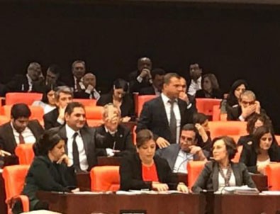 CHP'li vekil HDP'lilerle oturdu