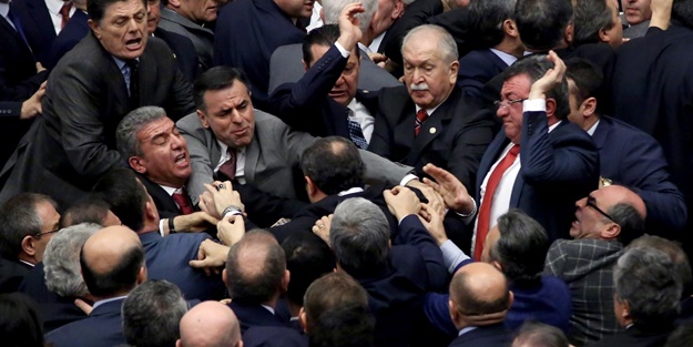 CHP'li vekilden küstah 'tekbir' benzetmesi