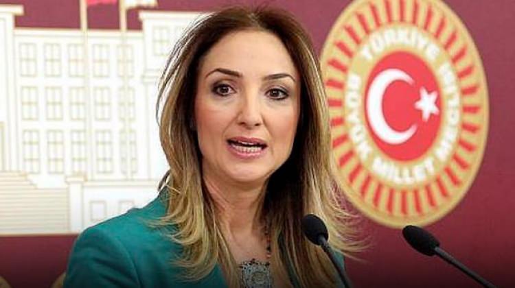 Aylin Nazlıaka resmen kovuldu