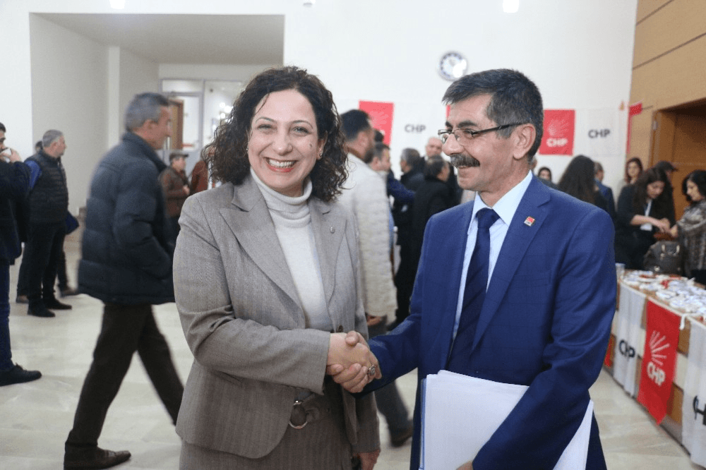 CHP'li başkan yoksulun kömürüne çökmüş