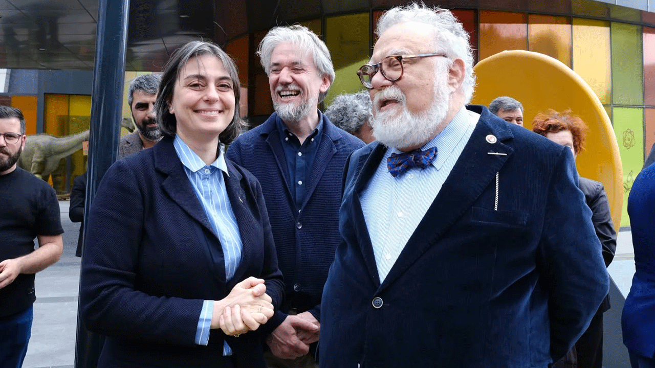 CHP’li başkana ancak bu yakışırdı! Sinem'den Darwinist Celal'e görkemli ağırlama