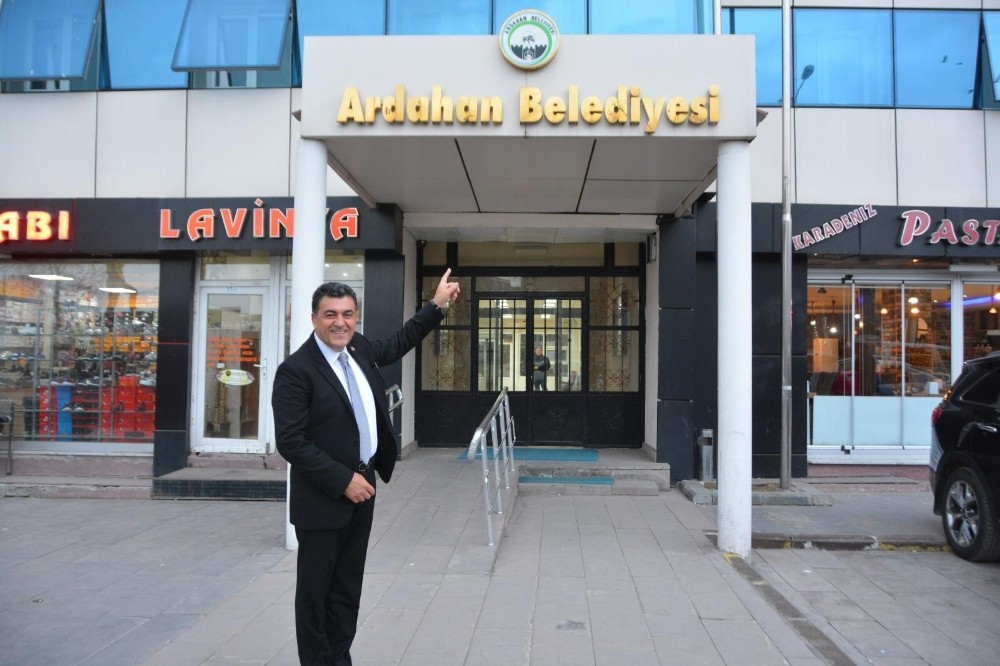 CHP’li başkanın ilk icraatı T.C. ibaresi oldu 