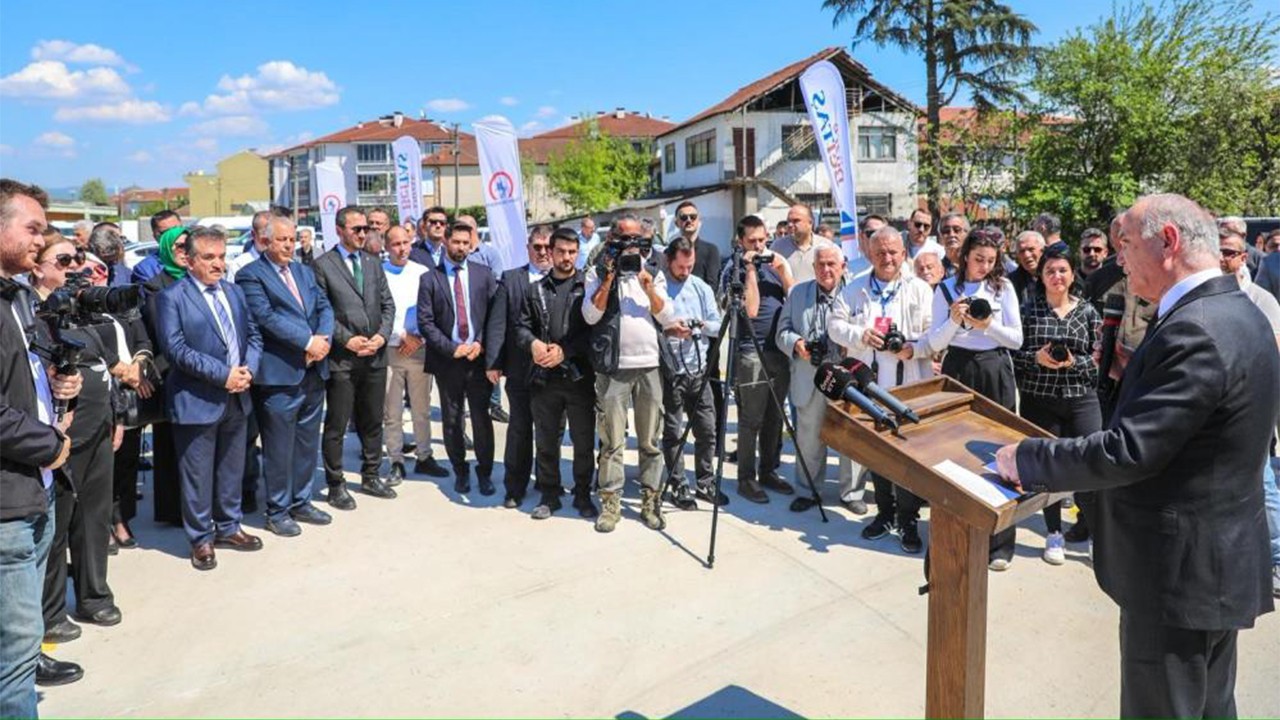 CHP’li başkanlar uçaktan inmeyip otelden toplanırken! Bizi arayanlar açılışta şantiyede bulur