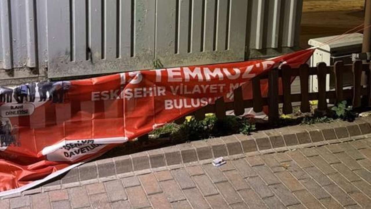 CHP'li belediye 15 Temmuz pankartını söktü! Şehidimiz Ömer Halisdemir için skandal sözler