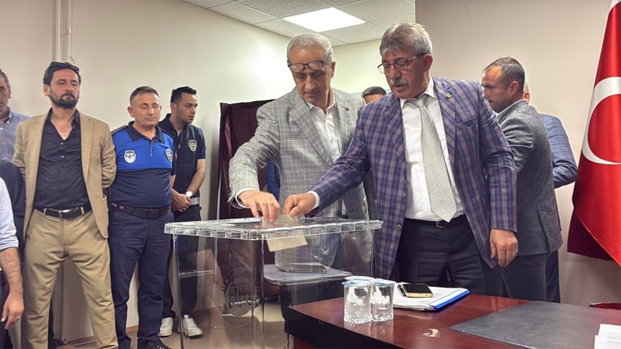 CHP'li belediye AK Parti'ye geçti