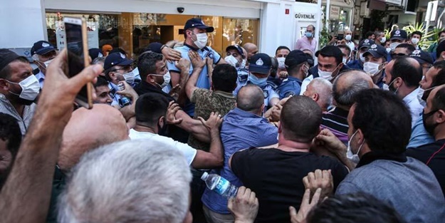 CHP'li belediye esnafı çileden çıkardı: Kapıya dayandılar