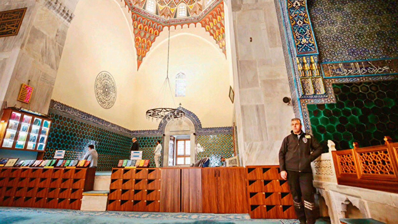 CHP’li belediye kaldırdı! Camiler artık korumasız kalıyor