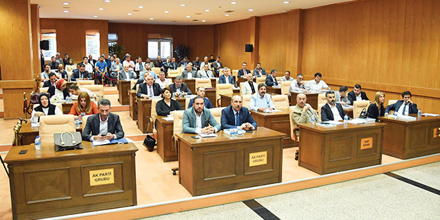 CHP’li belediye sokağa attı AK Partili sahip çıktı!