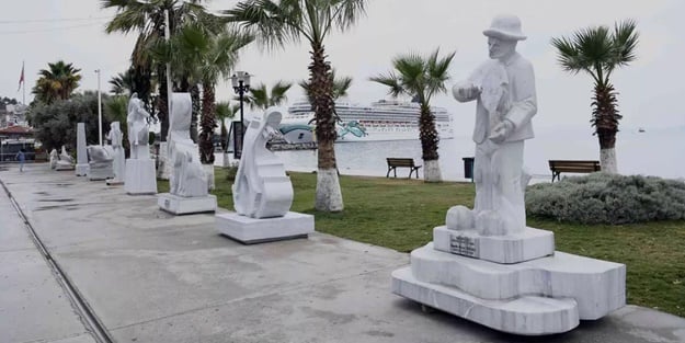 CHP'li belediye tam gaz çalışıyor... İlçede heykel koyacak yer kalmadı!