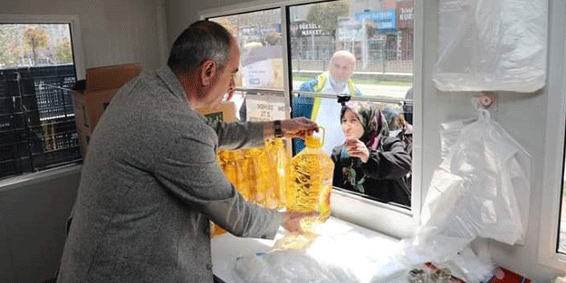 CHP'li belediye ucuz ayçiçek yağı satmaya başladı! Fiyatı görenler şaşkına döndü