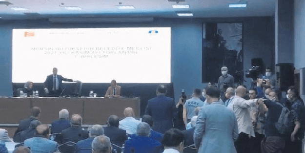 CHP'li Belediye'de gazeteciye tehdit! 