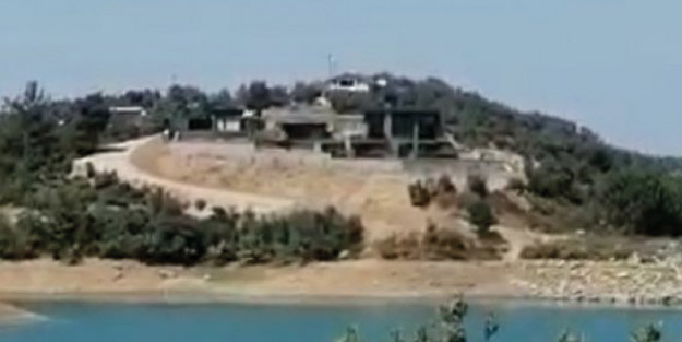CHP’li belediyede rezalet! Kaçak yapı için ağaçları katlettiler