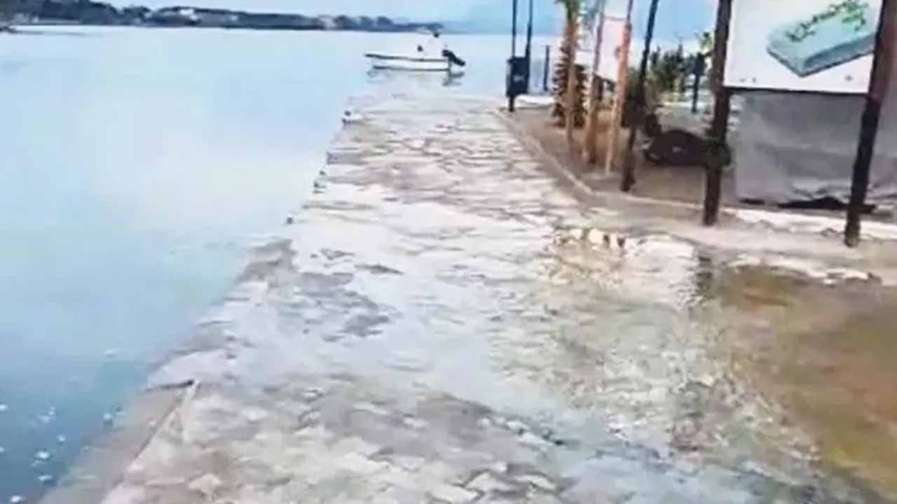 CHP'li belediyeden çevre felaketi! Turizm cenneti günlerdir pisliğe teslim