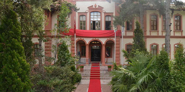 CHP'lİ belediyeden skandal mobing! Orkestra şefini mezar kazıcısı yaptılar