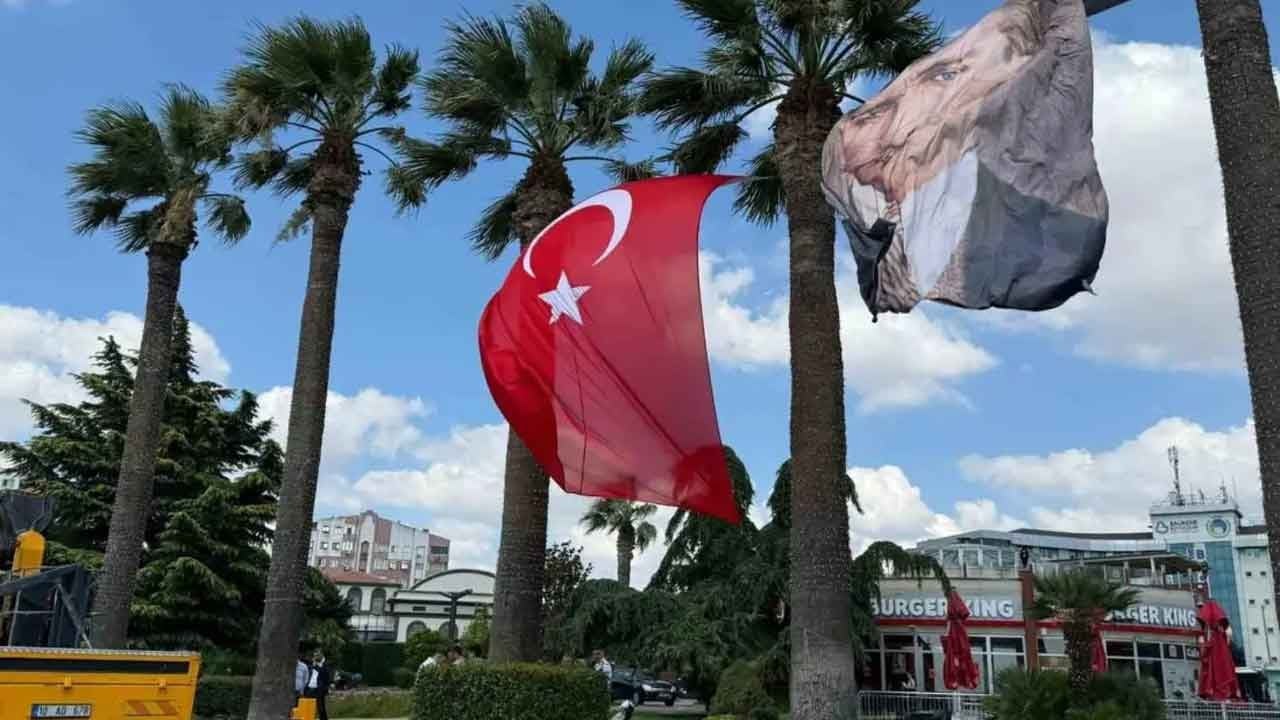 CHP'li belediyeden Zafer Bayramı'nda hazımsızlık skandalı! Devlete ve millet iradesine açık saygısızlık!
