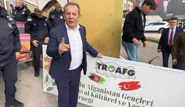 CHP’li Belediyelerden "Çifte Standart" Arapça Tabelaya Ceza, İngilizce Tabelaya Destek