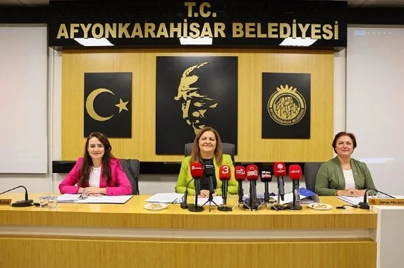 CHP'li belediyenin olduğu her yerde rüşvet ve hırsızlık var! İmar rantı "gölge başkan" eliyle dağıtıldı! Para valizlerle taşındı! Bunları yazan gazeteye mühür vuruldu