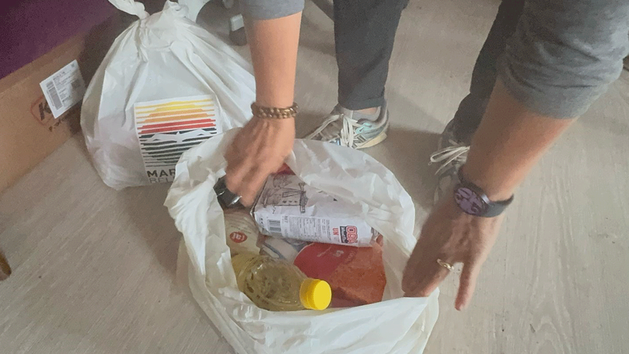 CHP’li belediyenin yardım poşetleri çileden çıkardı: Böyle rezillik görmedik! Gelin geri alın bunları…