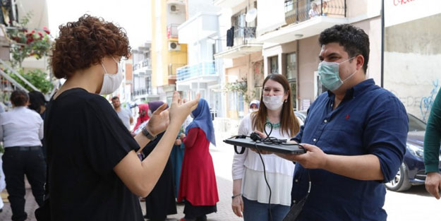 CHP'li başkandan ucuz şov! Öğrenciye verdiği hediye tartışmalara neden oldu