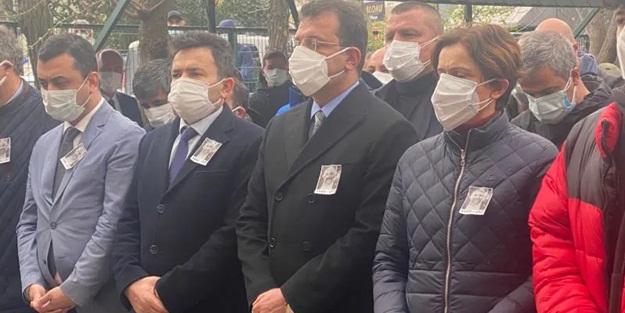 CHP'li Canan Kaftancıoğlu, cenaze namazında en ön safta