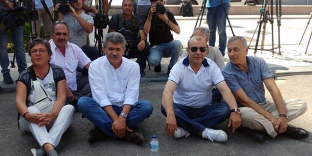 CHP önünde hareketli anlar!