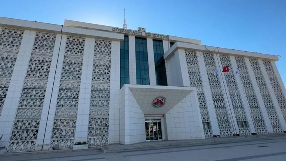 CHP’li Döşemealtı Belediyesi’ne ihale operasyonu: Eski başkan ile birlikte 22 kişiye gözaltı kararı verildi