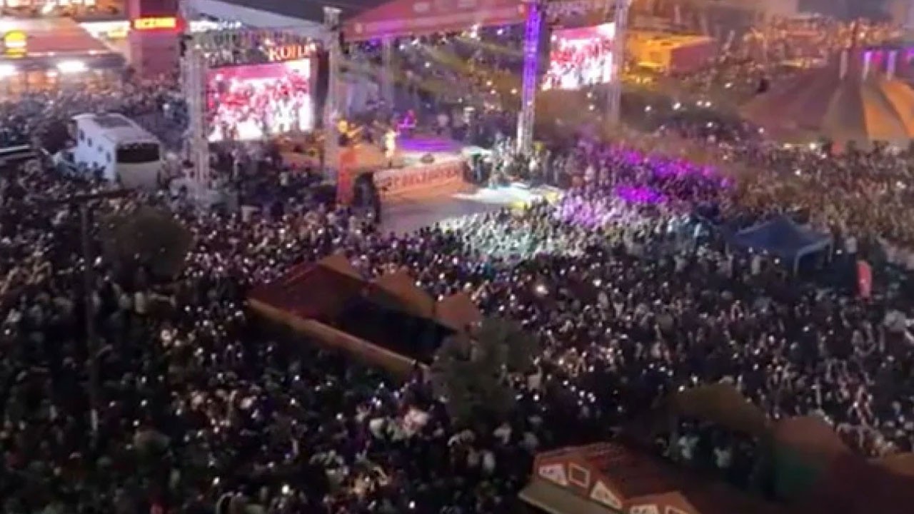 CHP’li Esenyurt Belediyesi konserinde rezalet! Öcalan sloganları atıldı