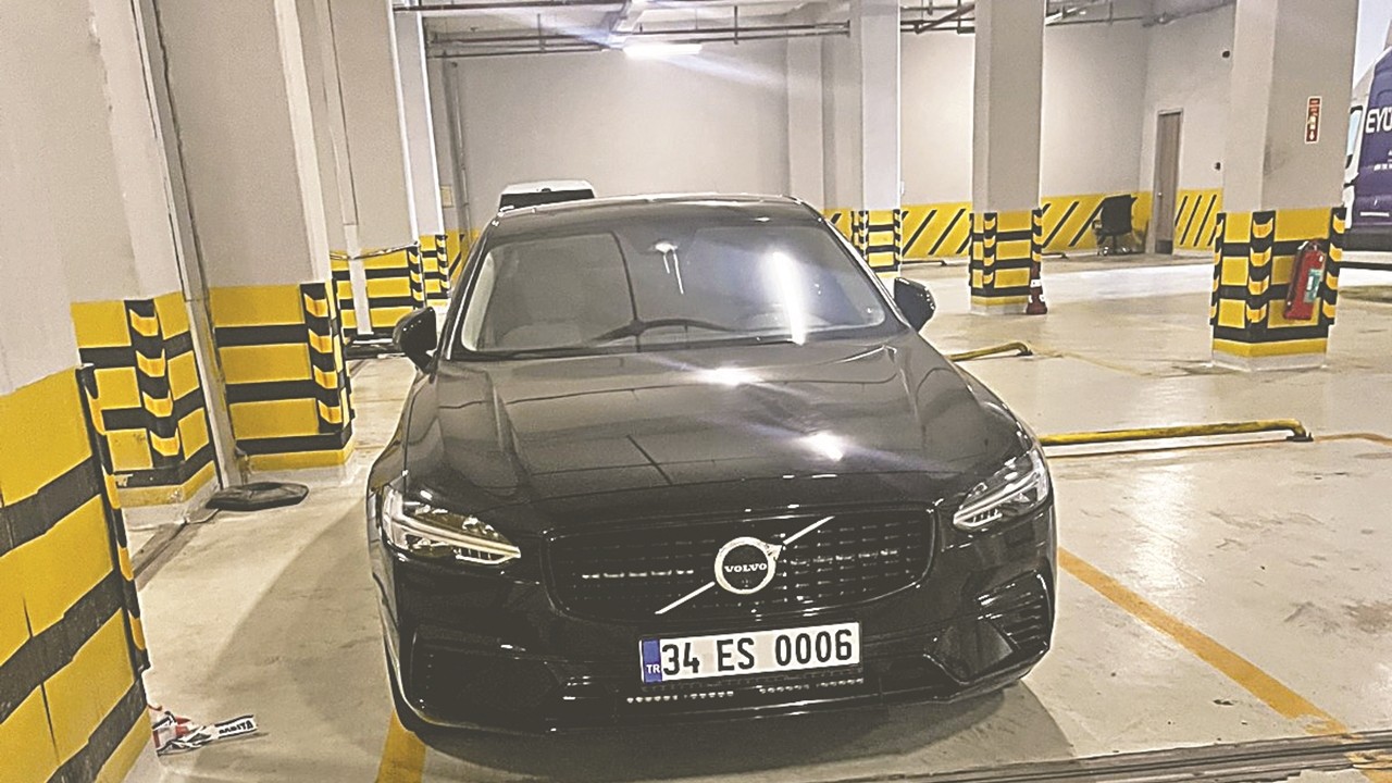 CHP’li Eyüp’te işçiye para yok! Garajda duran arabaya ayda 150 bin lira