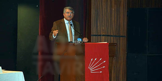 CHP'li Fikri Sağlar camiden rahatsız oldu