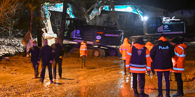 CHP'li Fikri Sağlar'dan afet iki yüzlülüğü! Paylaşımlarıyla kendini ele verdi