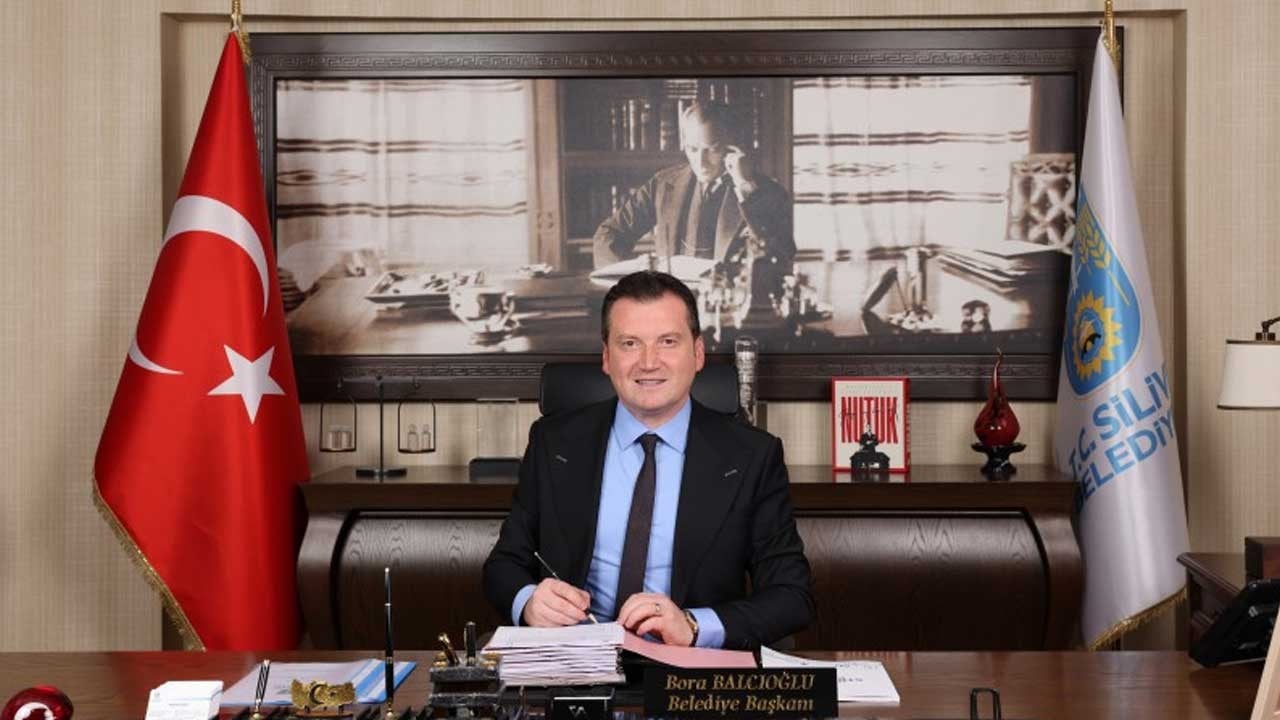 CHP'li gazeteci Silivri Belediye Başkanı Bora Balcıoğlu’nu ifşa etti: Kolunda 11 milyonluk saat, insanların o parayı kazanmak için 11 kez tekrar yaşamaları lazım