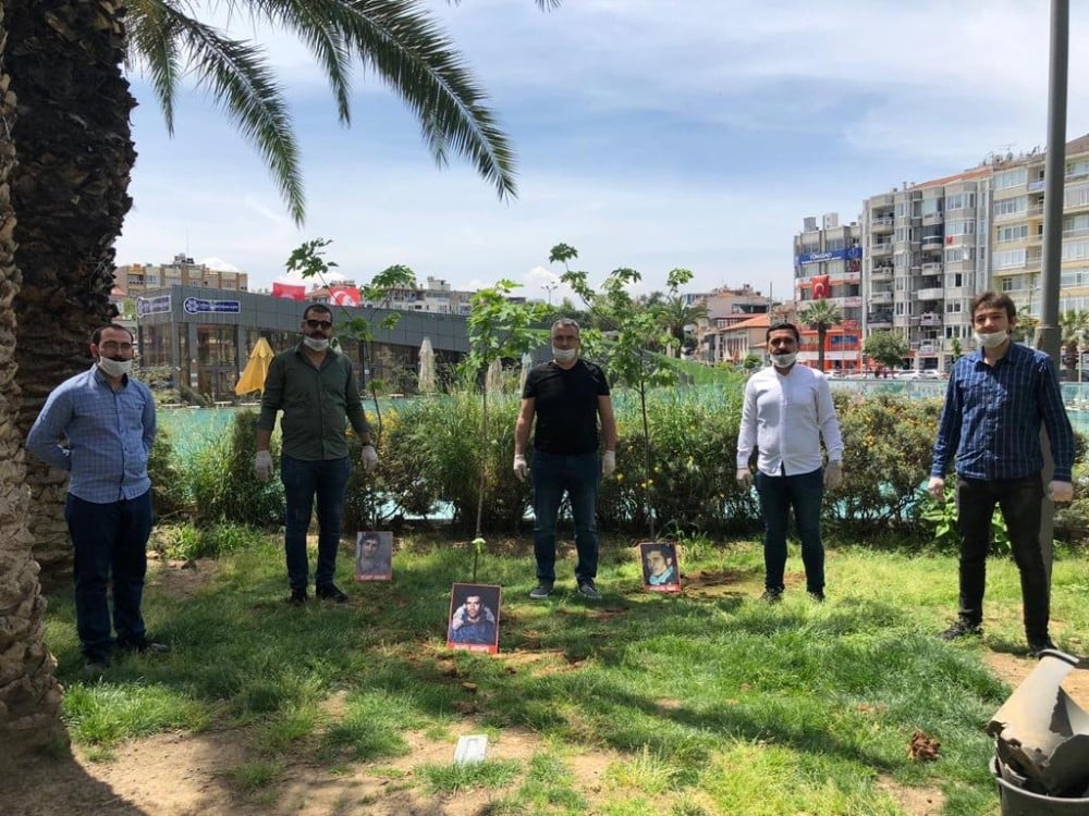 CHP’li gençler Deniz Gezmiş ve arkadaşları anısına 3 fidan dikti 