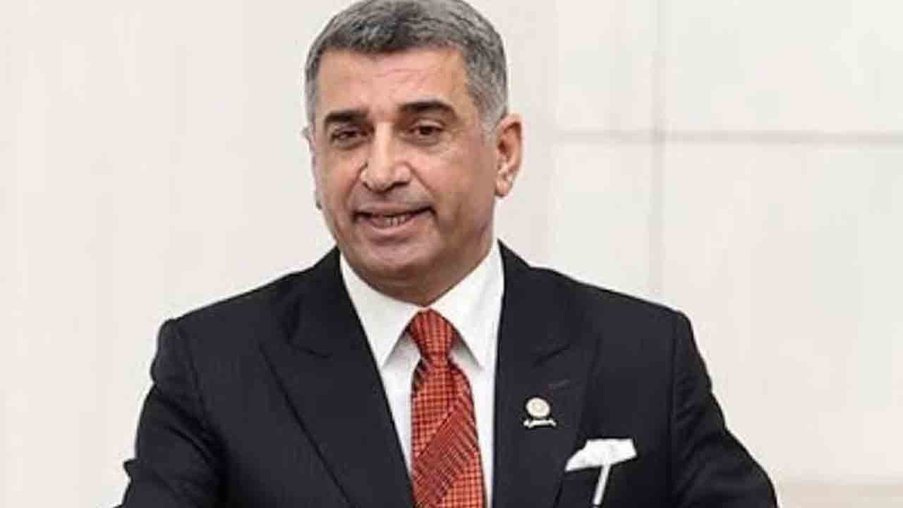 CHP’li Gürsel Erol’un konuşması takdir topladı: Erol, Londra’da iş insanlarına Bakan Kurum’dan övgüyle bahsetti