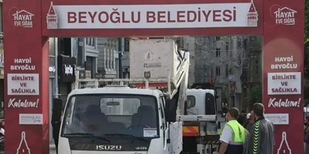 CHP'li İBB'den skandal hareket: AK Partili Beyoğlu Belediyesi'nin maske ve dezenfektan stantları zorla söküldü