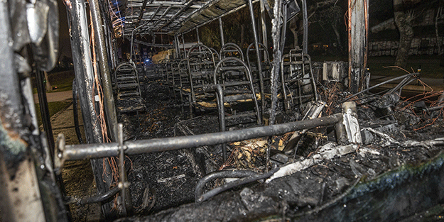 CHP’li iBB’nin iETT otobüsleri cayır cayır yandı