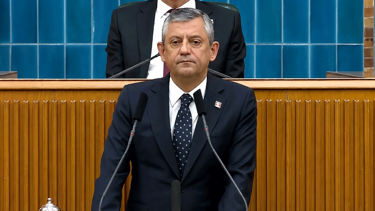 CHP'li isimden Özel'e fena gönderme: Bu mu yeni parti?